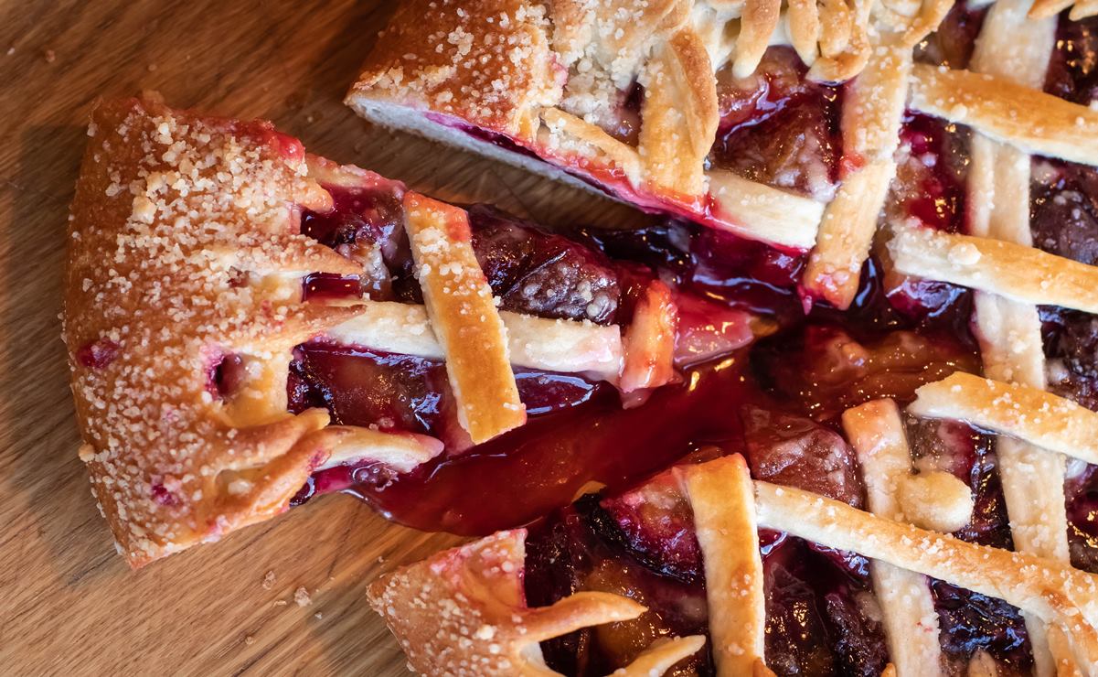 Hornea un pay de cerezas, te damos la receta