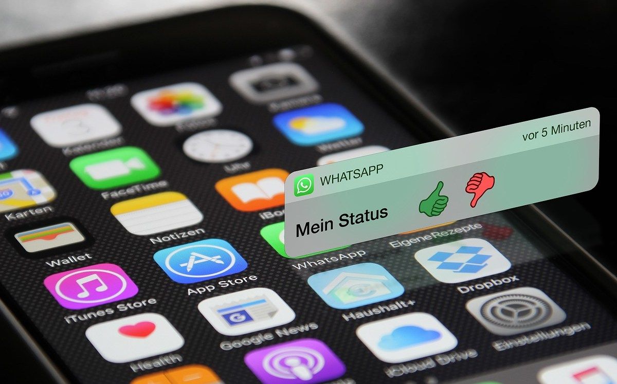 Así podrás reaccionar a los estados de WhatsApp con emojis