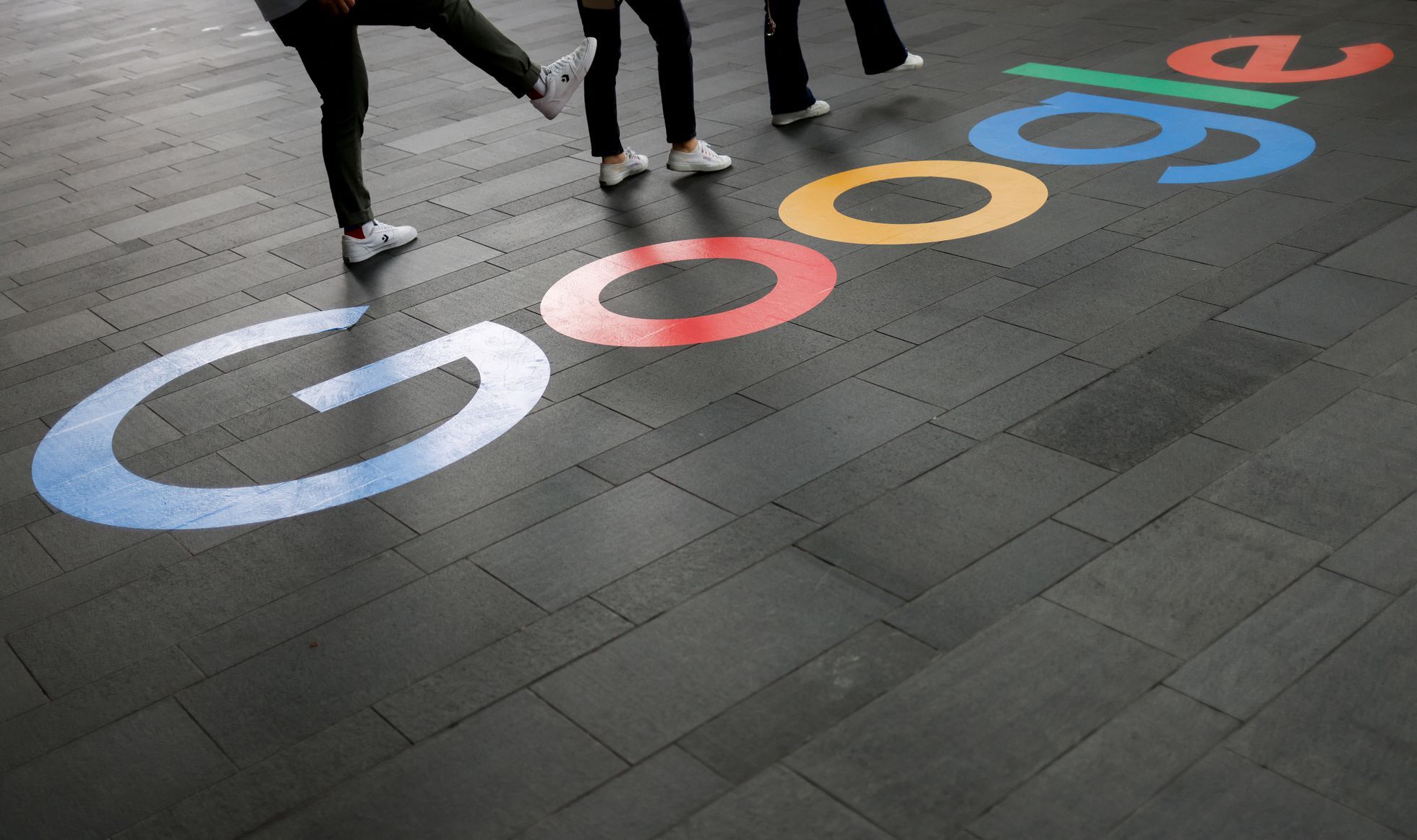 Google elimina sus cuentas a dos padres por subir fotos de sus hijos desnudos