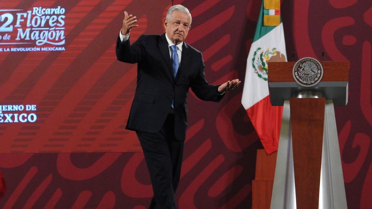 AMLO pide apoyo a empresarios de Nuevo León para construir acueducto en ocho meses
