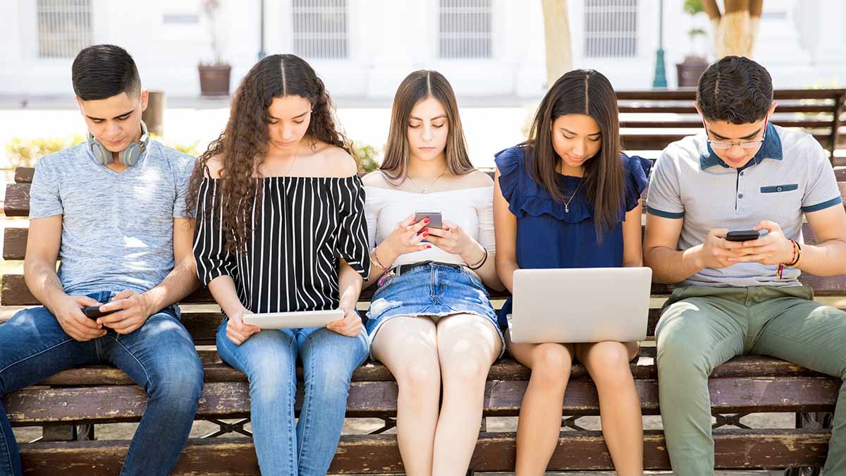 Centennials: cómo es la generación super digital, según la UNAM
