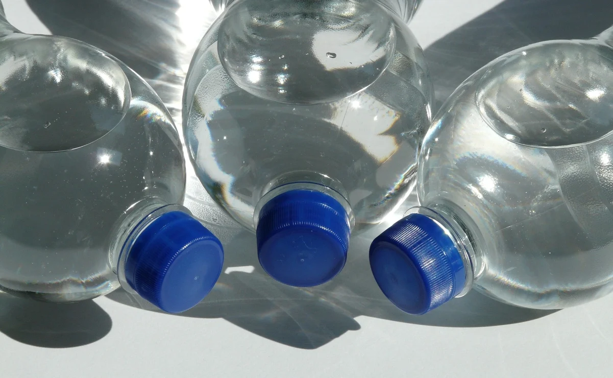 Por qué no debes dejar tu botella de agua dentro de tu auto