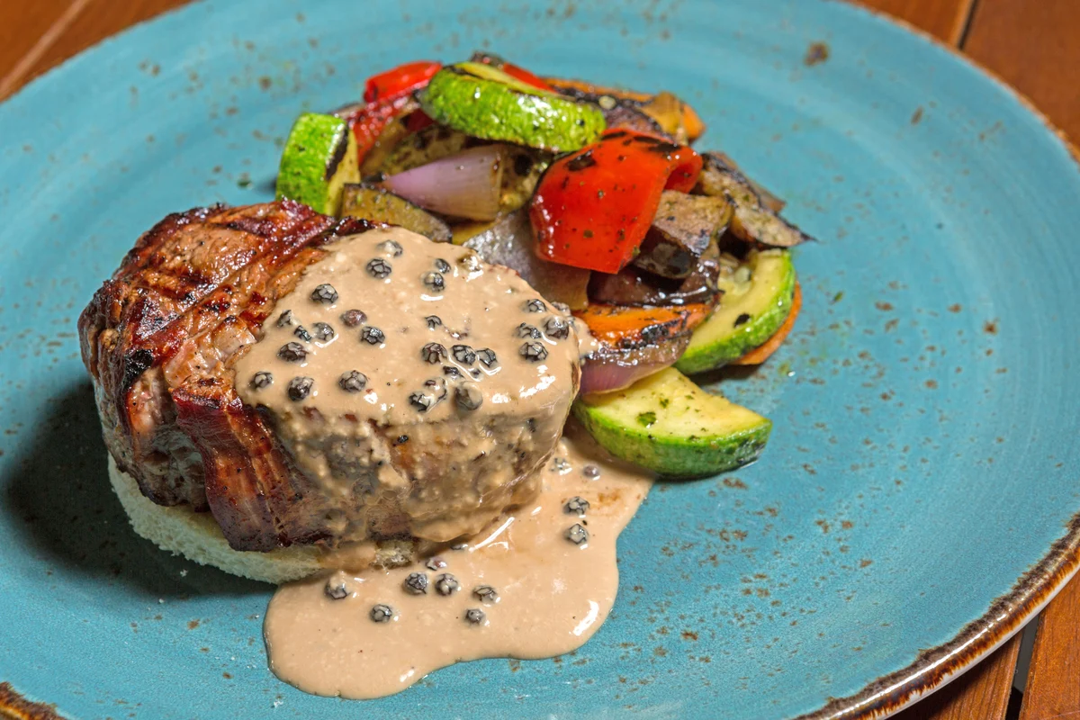 Consiente a tu paladar con esta receta de filete a la pimienta