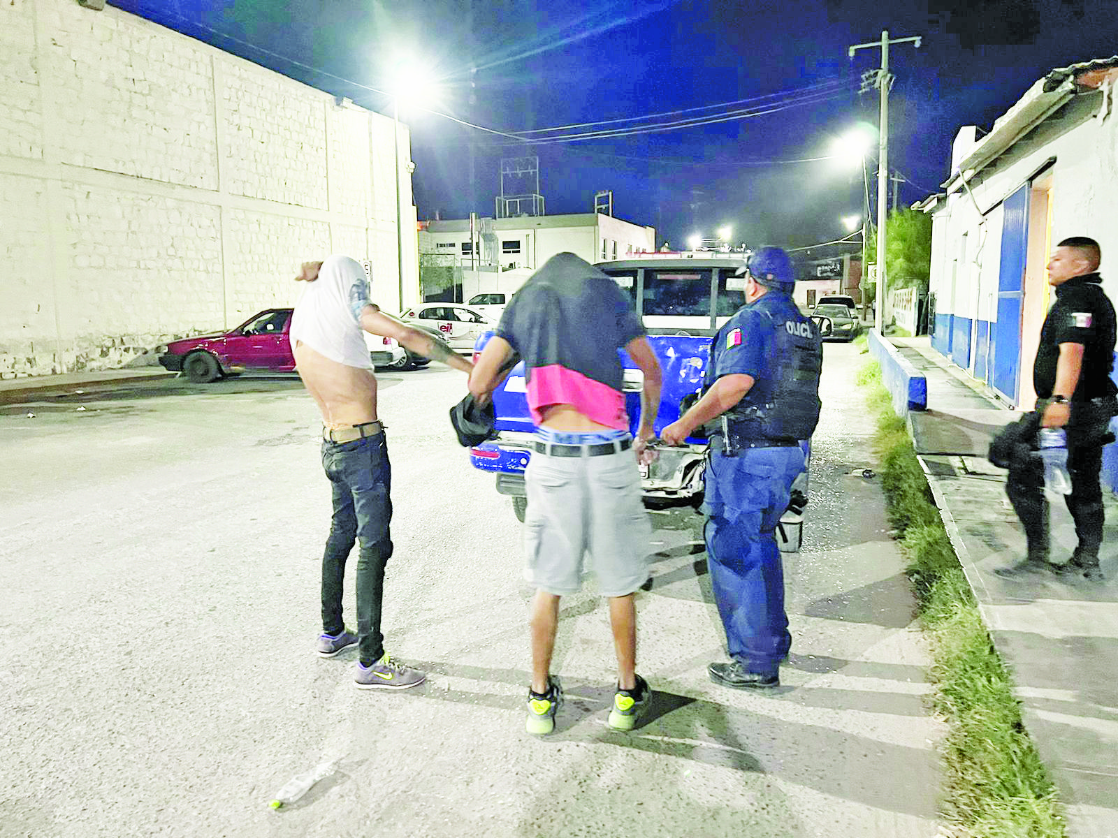 Par de ladrones saquean vivienda