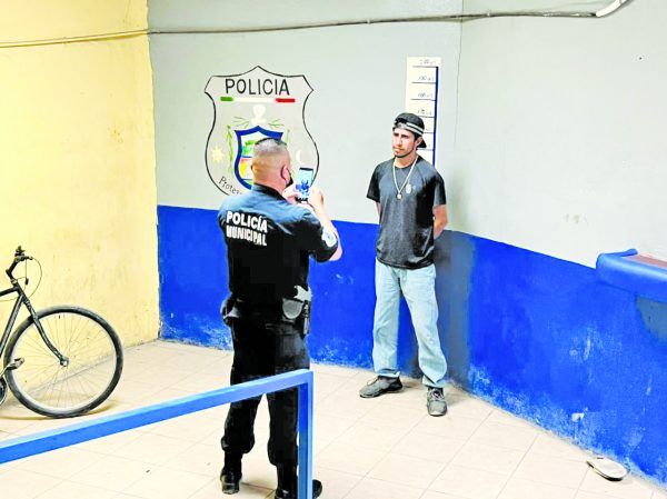Briago escandaliza afuera de frutería