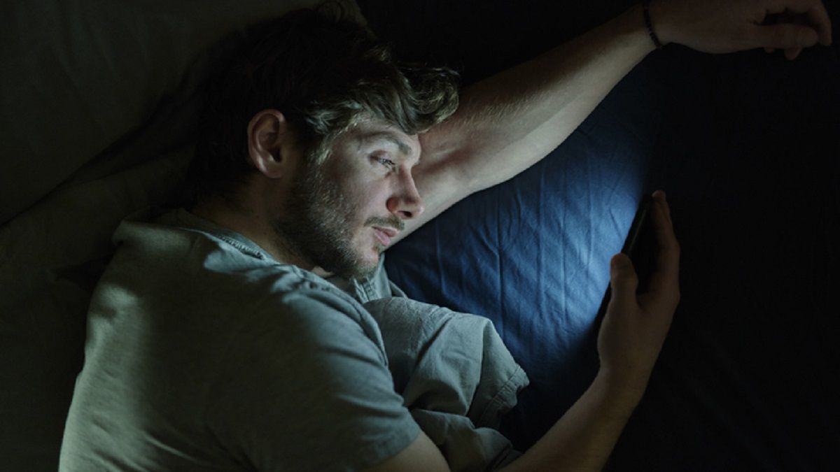 ¿Pasas mucho tiempo en el celular? 6 consejos para reducir su uso