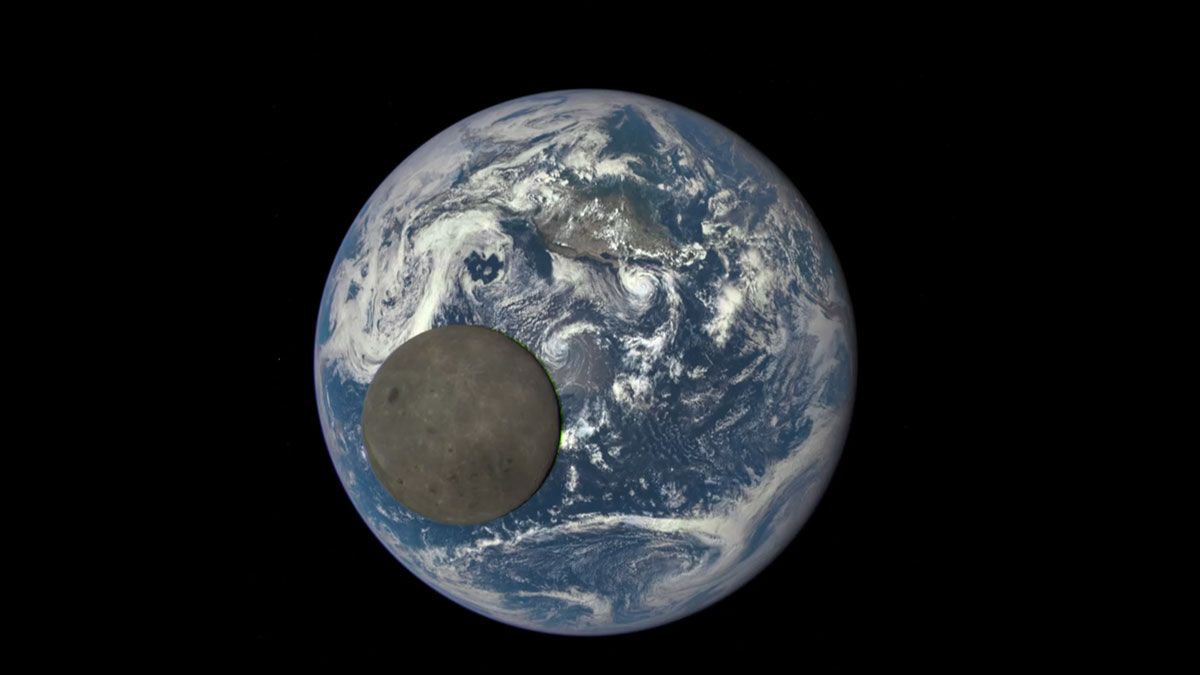 Capturan el lado oscuro de la Luna completamente iluminado desde el espacio