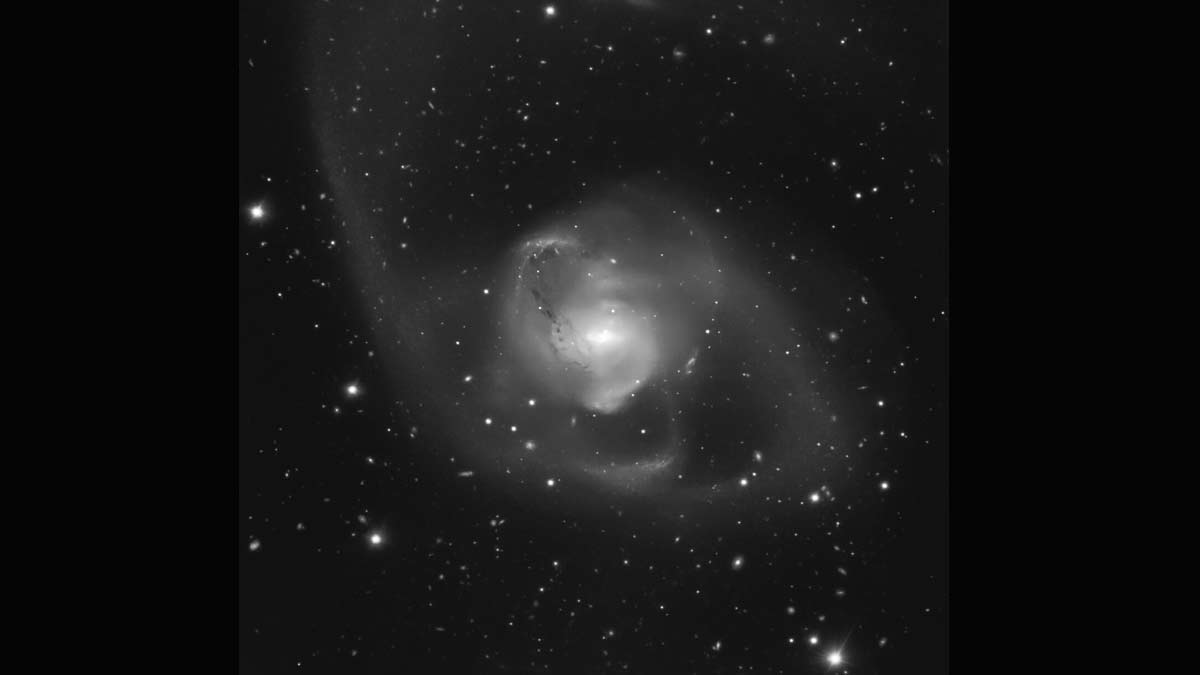Telescopio de ESO capta espectacular danza cósmica en el espacio
