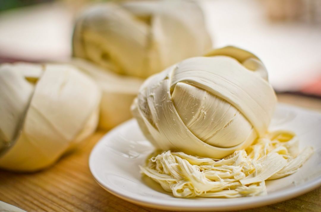 ¿Cómo saber la caducidad del queso Oaxaca?