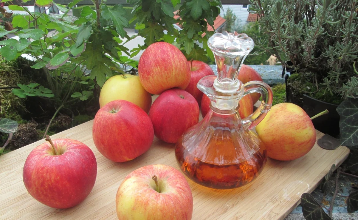Qué pasa si tomas diario vinagre de manzana con agua en ayunas