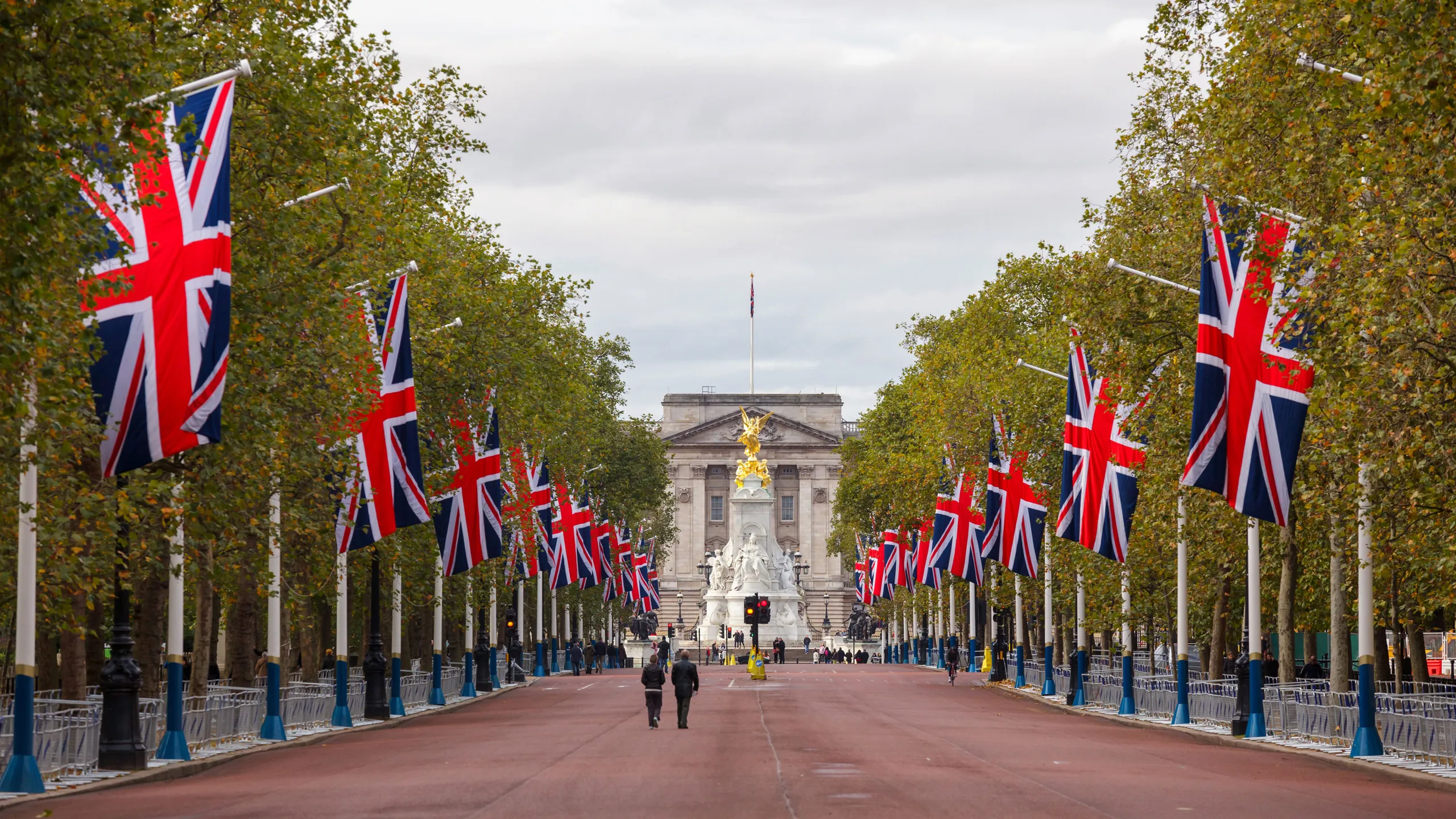 Precio de vuelos y hoteles en Londres se duplican por el funeral