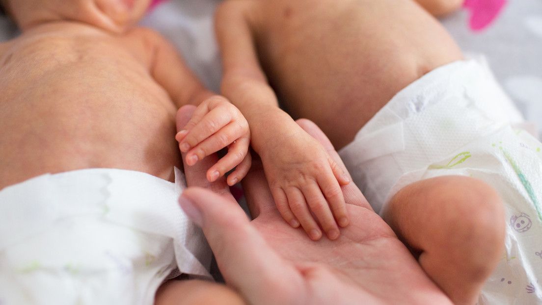 Una joven en Brasil quedó embarazada de mellizos y las pruebas de ADN revelaron que son de diferentes padres