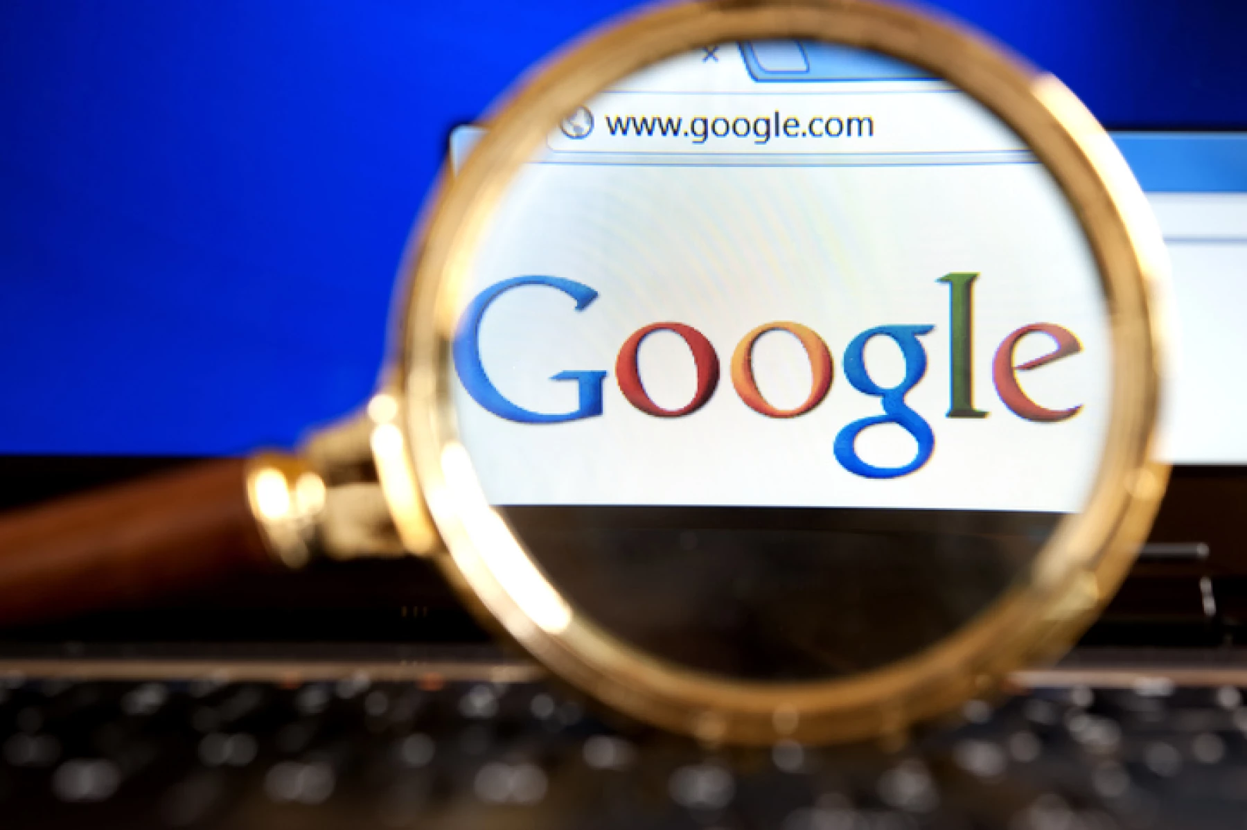 EU acusa a Google de pagar “grandes sumas” para mantener su dominio en búsquedas