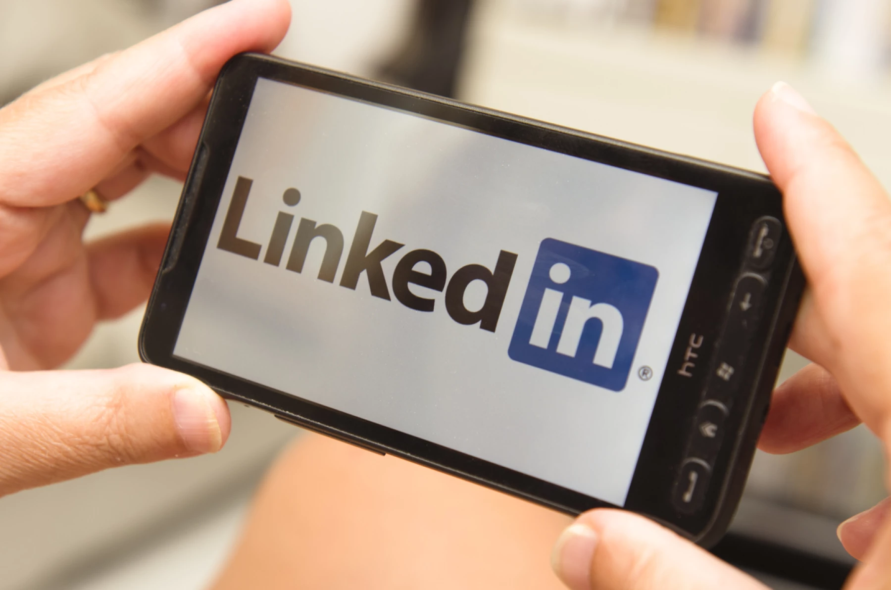 LinkedIn realizó experimentos sociales por 5 años