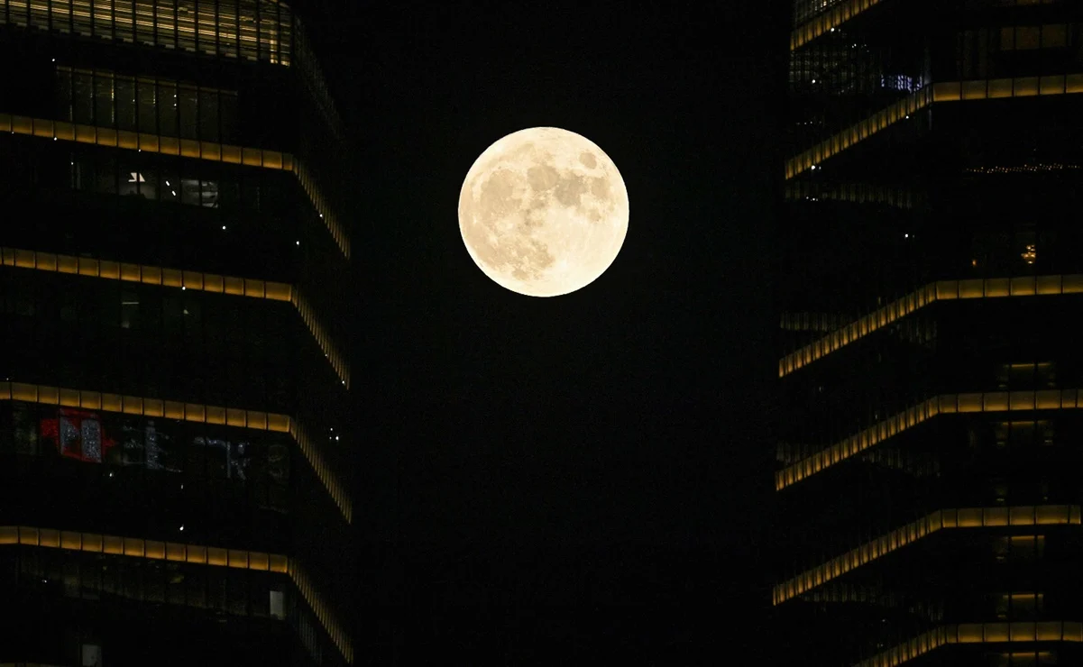 Científicos descubren actividad volcánica en la Luna