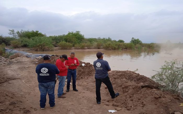 Evacuan a personas en margenes del río Agua Naval