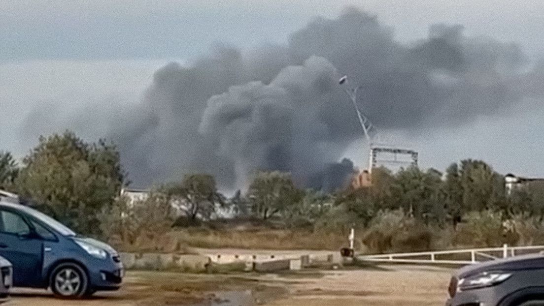 Accidente aéreo en Sebastopol: Avión se sale de la pista y queda en llamas (VIDEO)￼￼