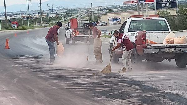 Choque múltiple por diesel derramado