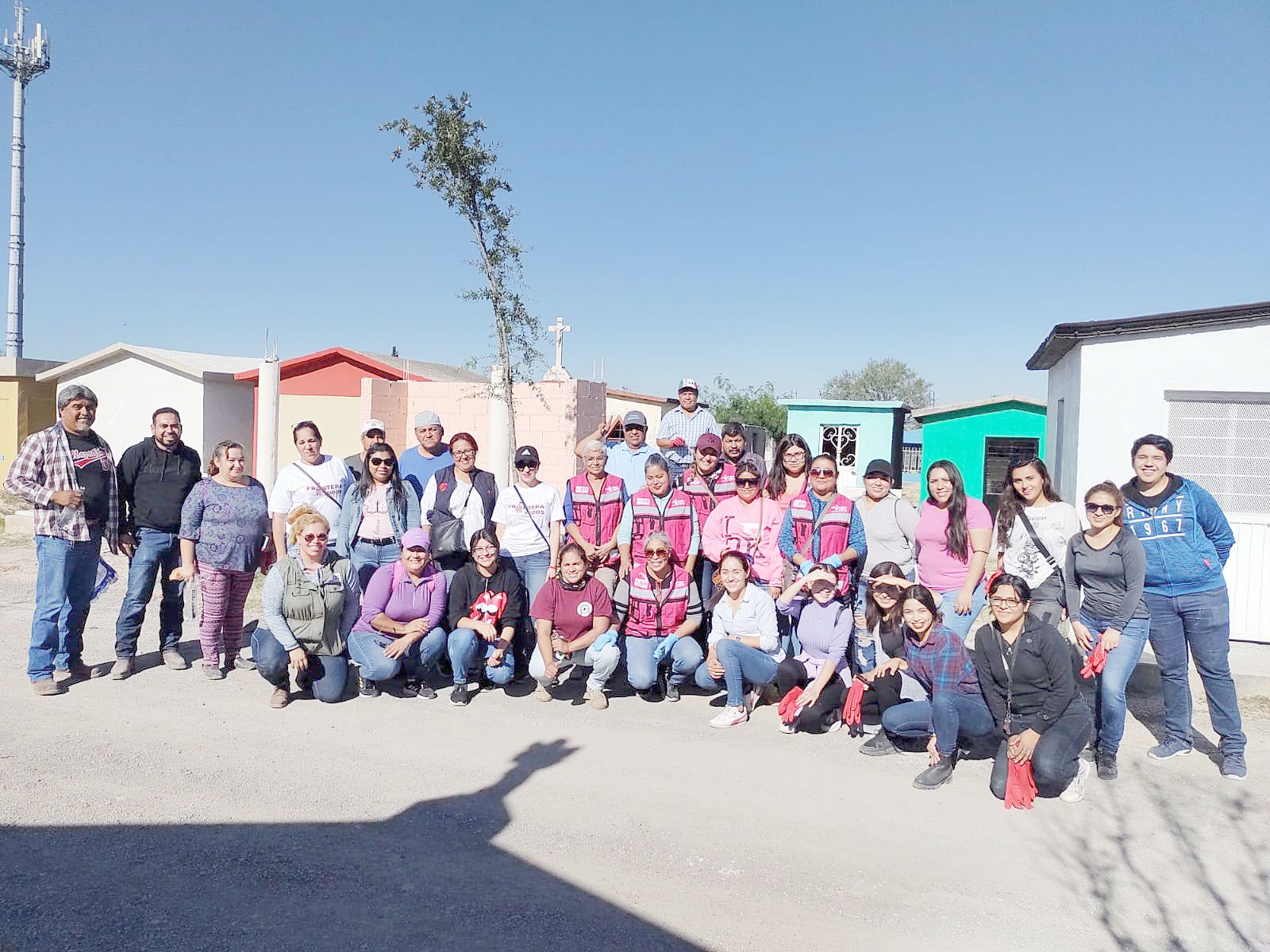 Brigada de Limpieza en panteón Dolores