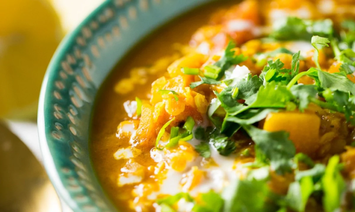 Prepara una rica sopa de lentejas con curry y calabaza