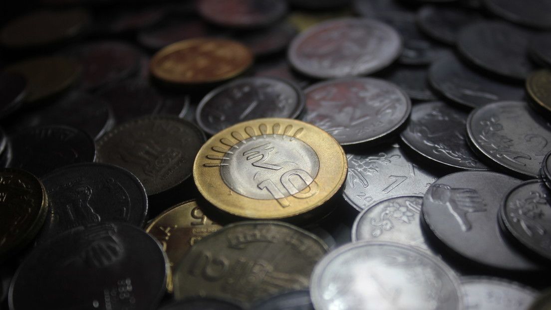 Cirujanos indios extraen un kilo y medio de monedas del estómago de un paciente