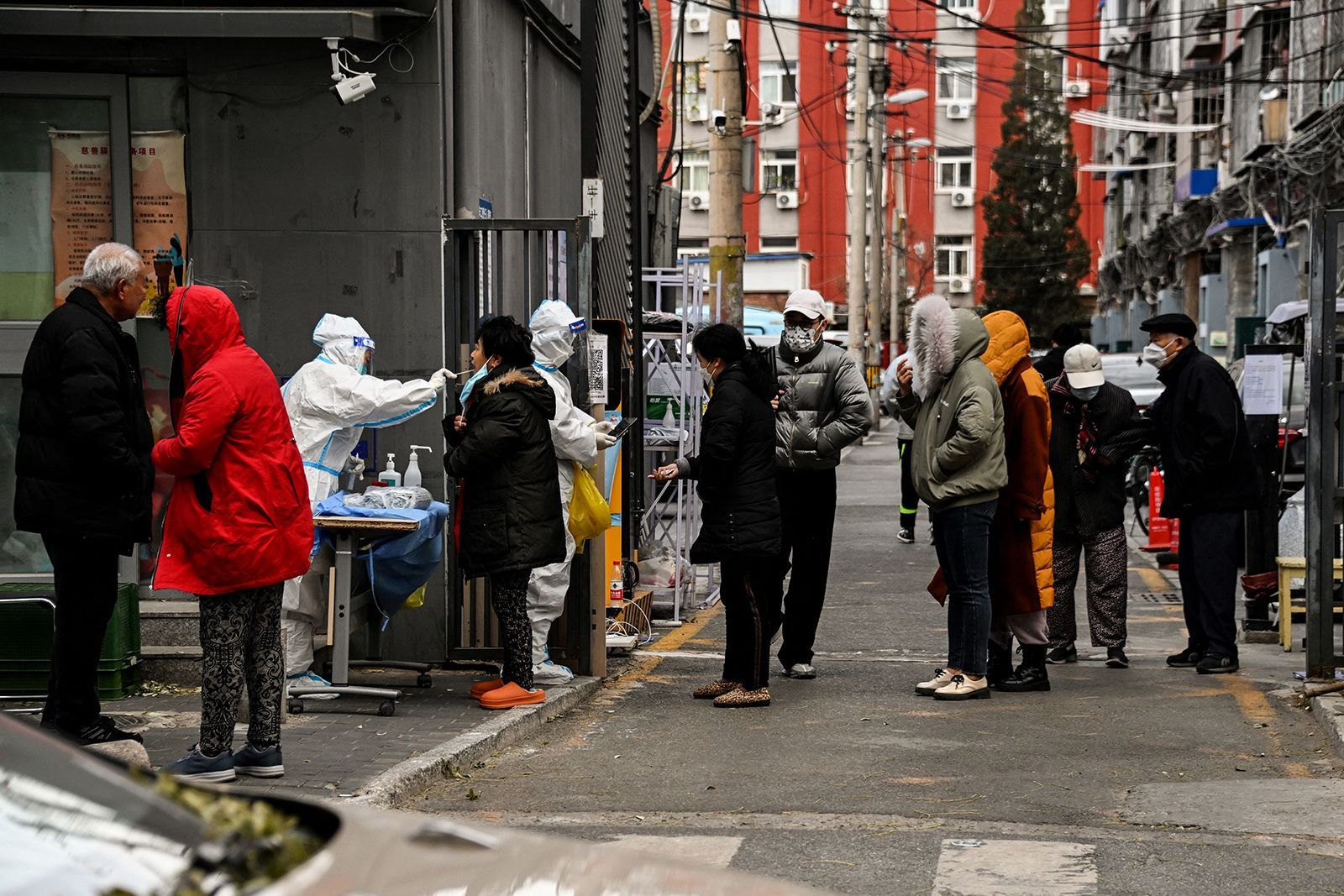 China da marcha atrás en sus políticas más estrictas contra el covid tras las protestas