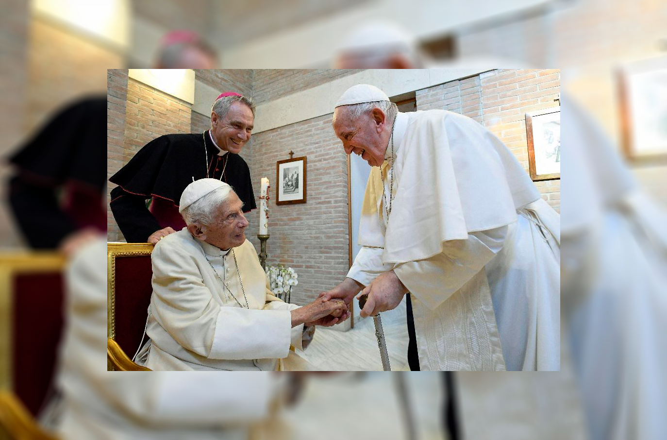 Benedicto XVI sigue estable, a pesar de la gravedad, y celebra misa a primera hora de la mañana