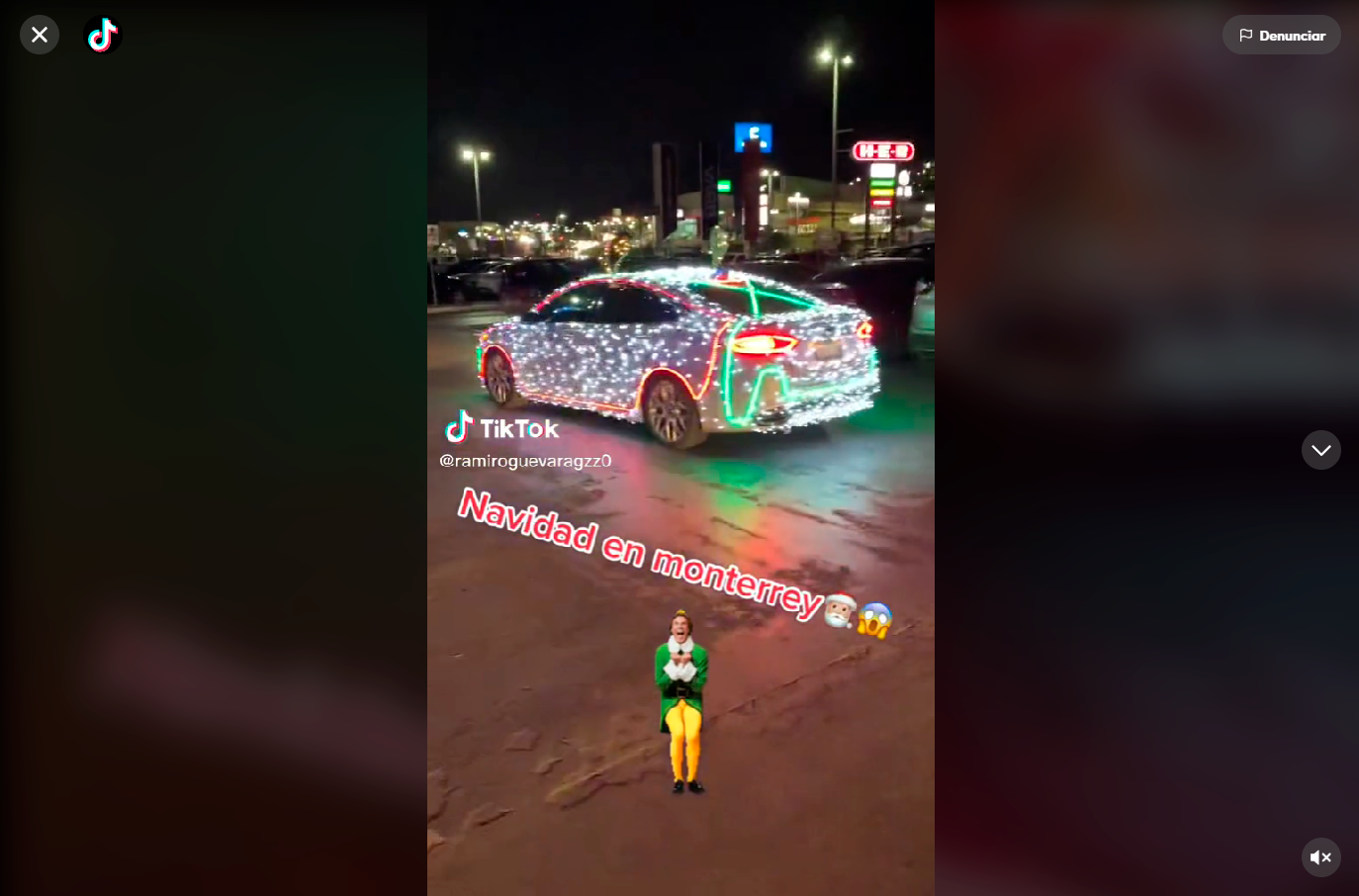 Llevan el espíritu navideño al volante en Monterrey