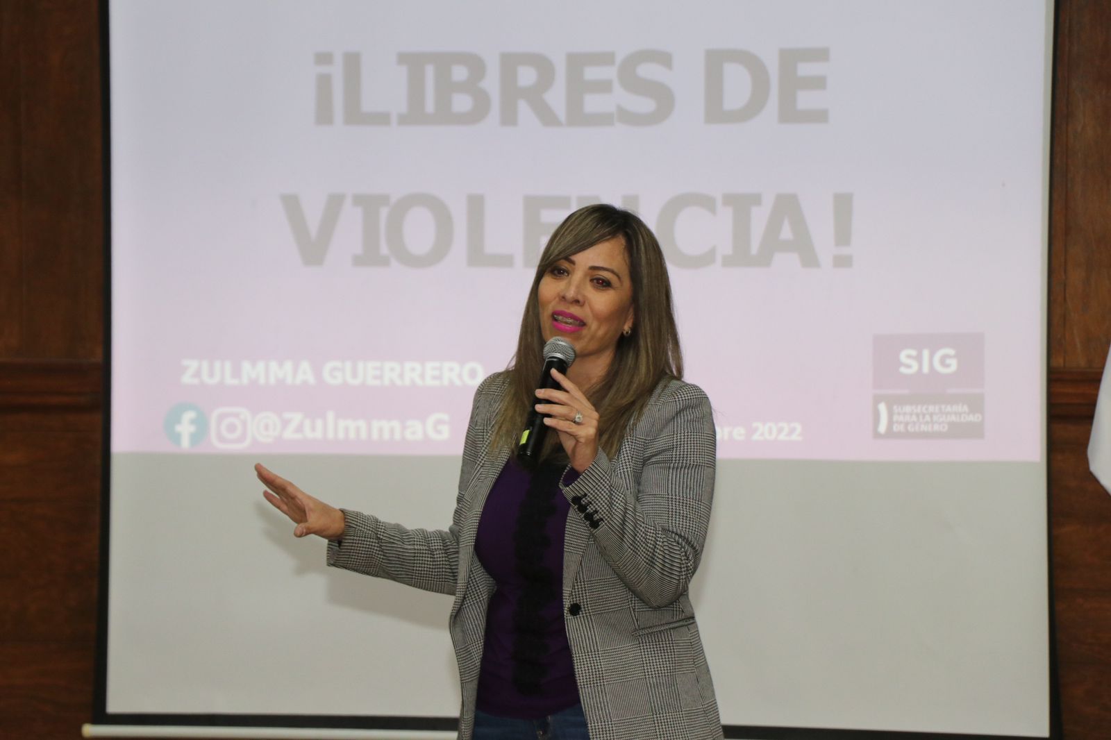 Imparten conferencia “Libres de Violencia”