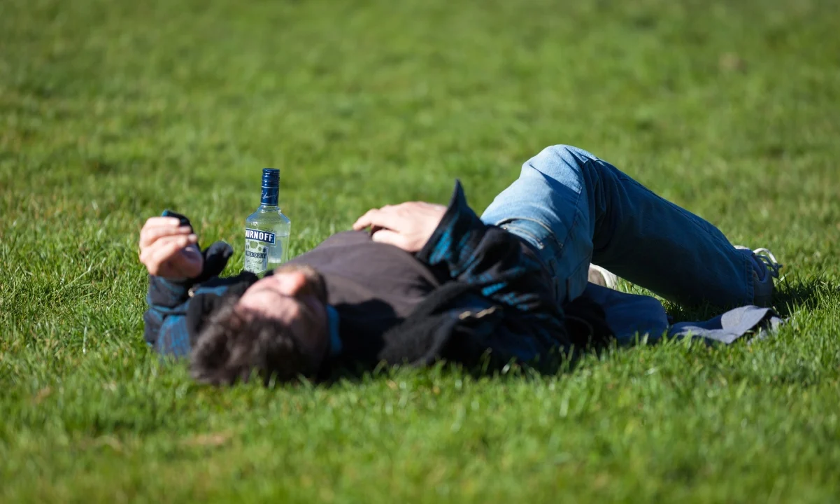 ¿Agua, café, leche o suero? Qué es mejor tomar para la resaca