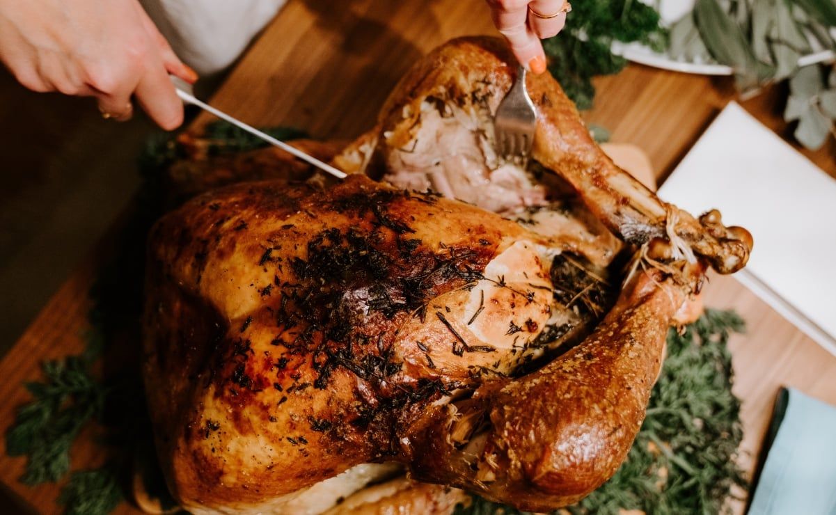 ¿Cuánto tiempo debe estar en el horno el pavo?