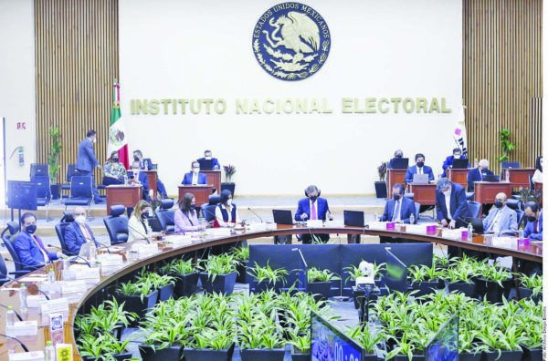 Va INE contra Plan B