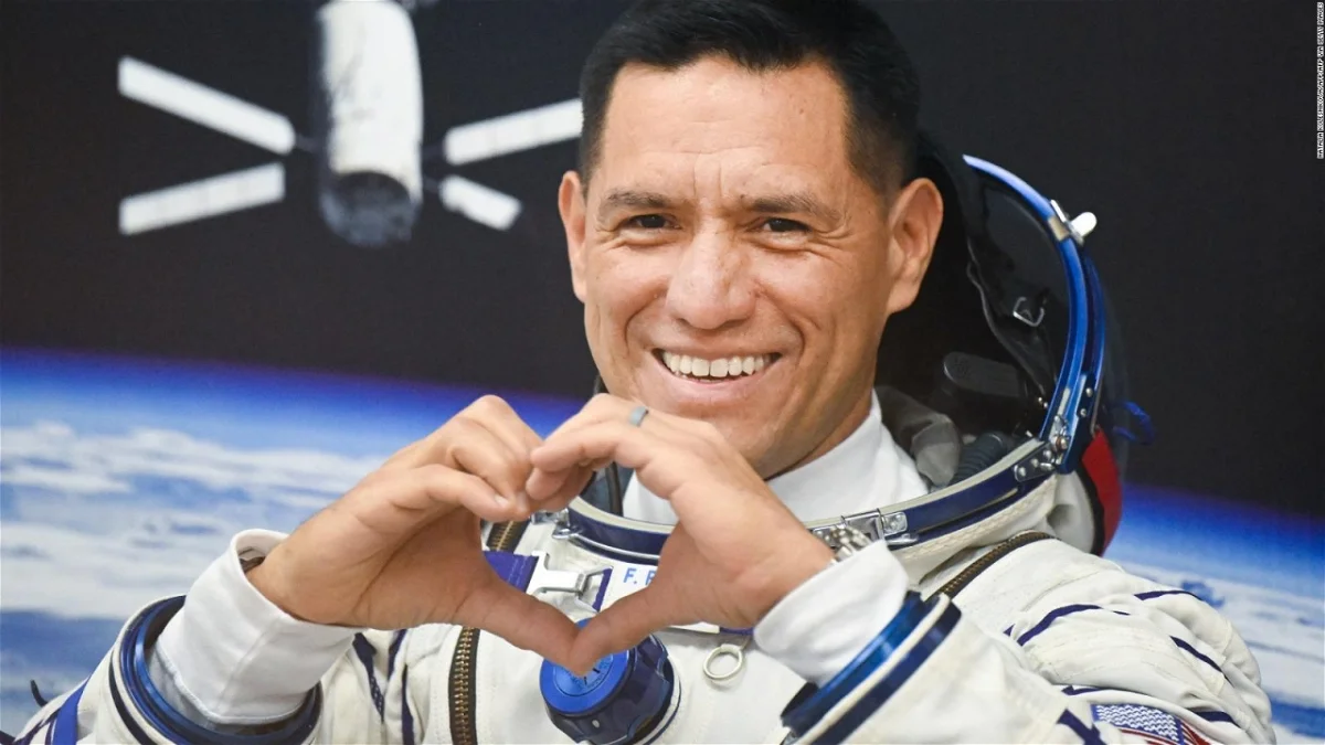 La NASA va a por un nuevo récord: este será su primer astronauta en pasar un año entero en el espacio
