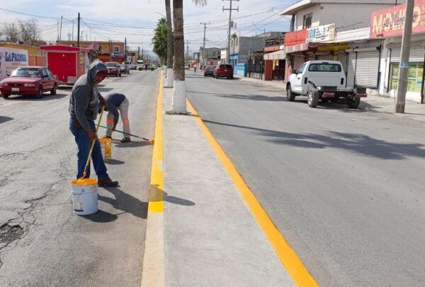 Avanza pintura en camellones