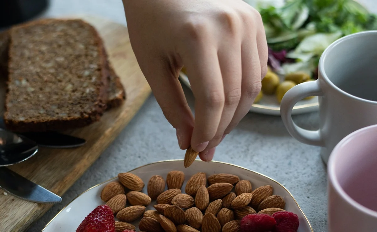 Regula tu apetito con una colación de almendras
