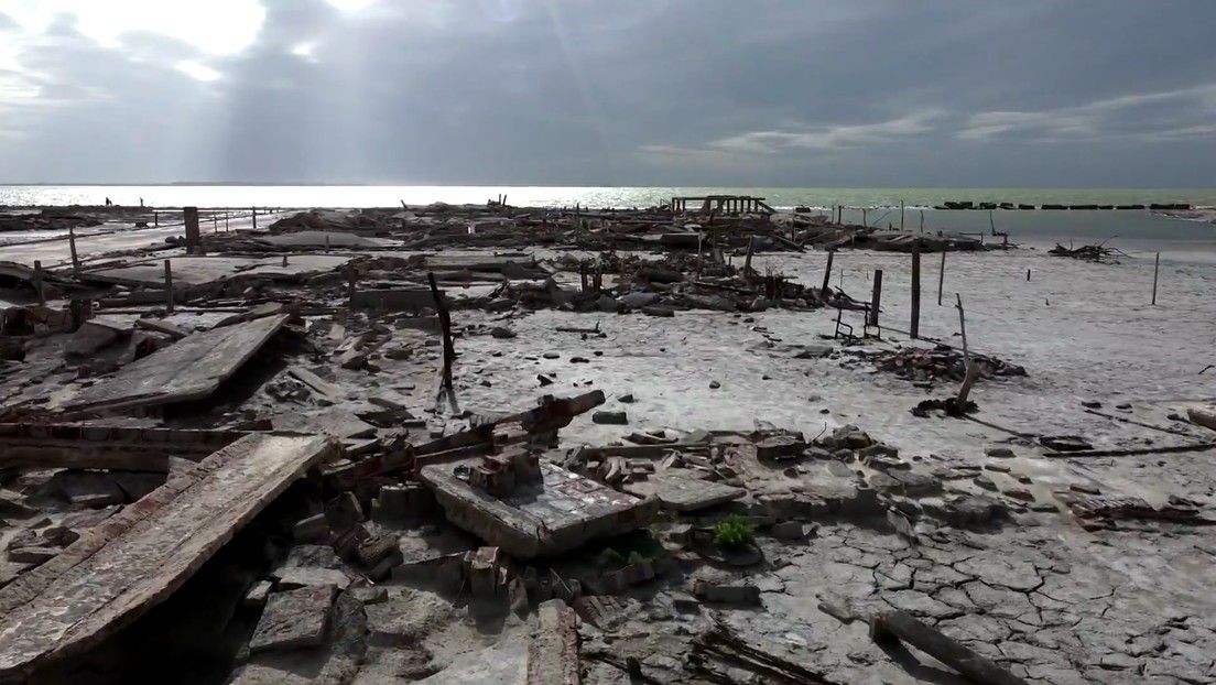 Un pueblo emerge de las profundidades en medio de la dura sequía en Argentina