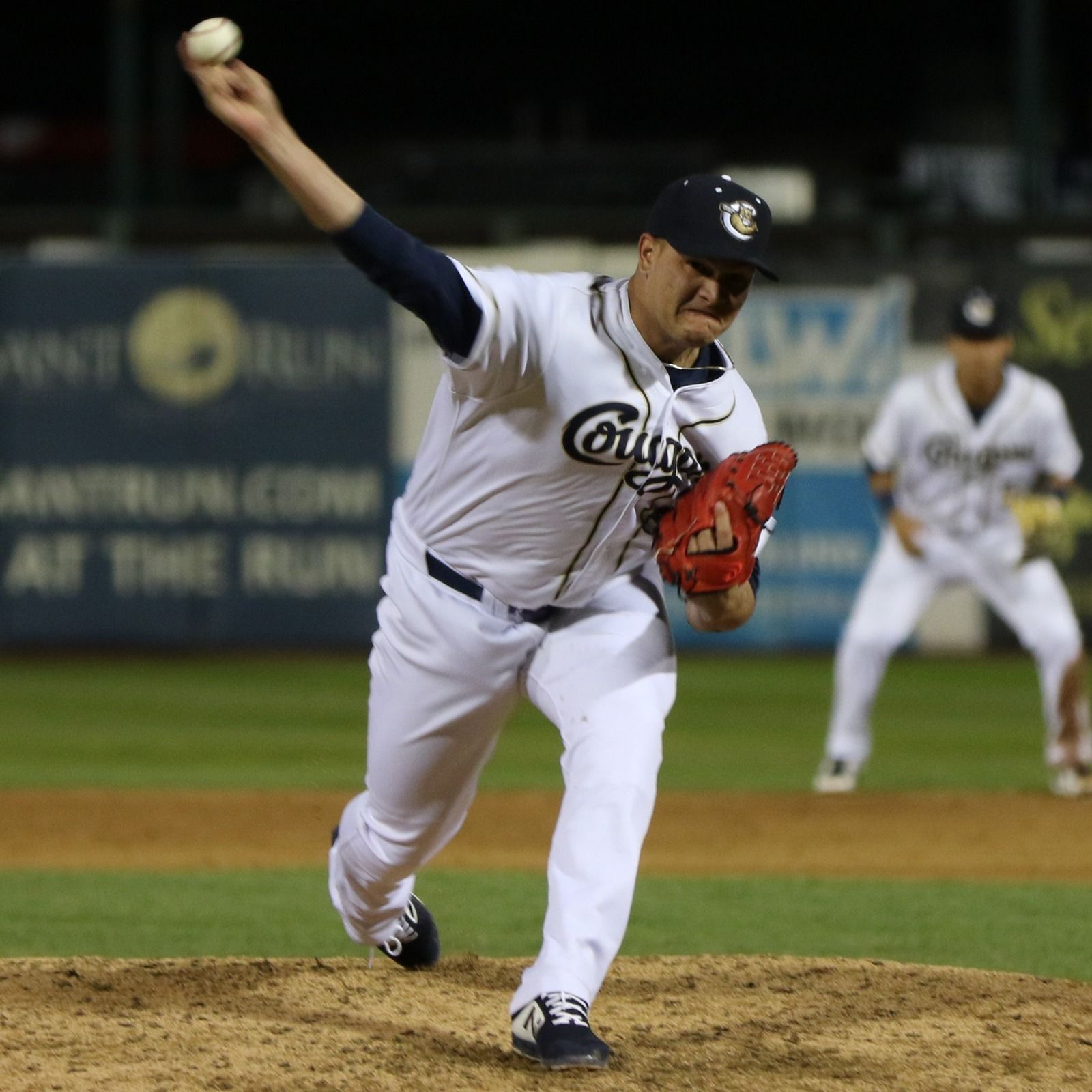 CHESTER PIMENTEL FORTALECERÁ EL BULLPEN ACERERO.