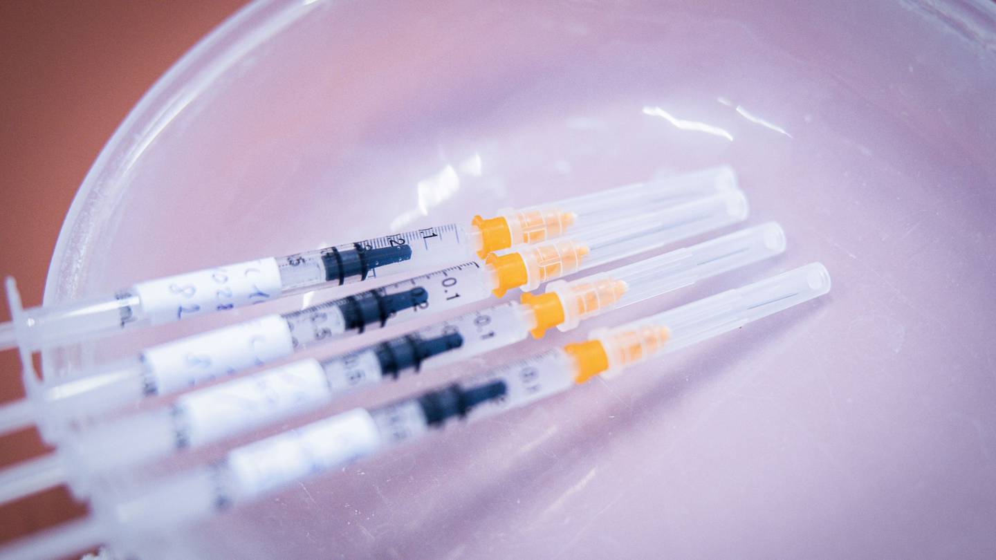 ¿Está cerca una vacuna contra COVID y gripe? Esto dice la OMS