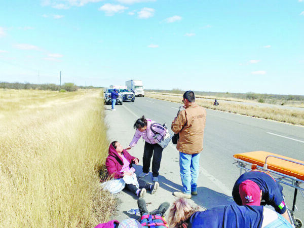 Resultan dos «paisanas» lesionadas en volcadura