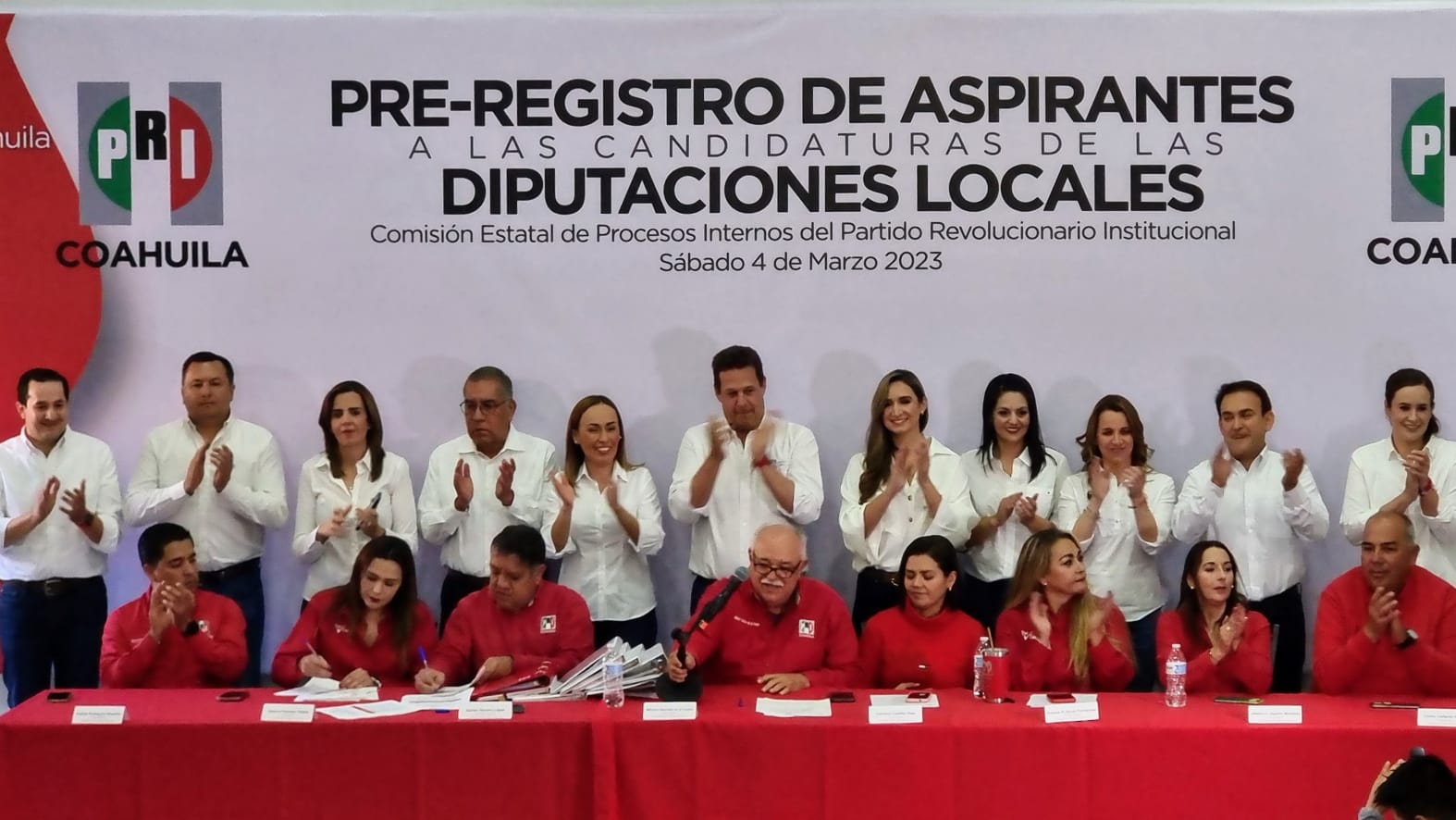 Presenta PRI a los aspirantes a diputaciones locales