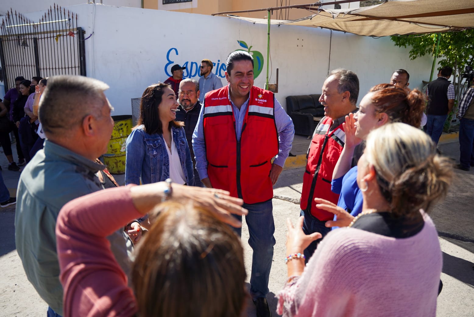 “TODOS CHAMBEANDO”EN PARAJES DE LOS PINOS