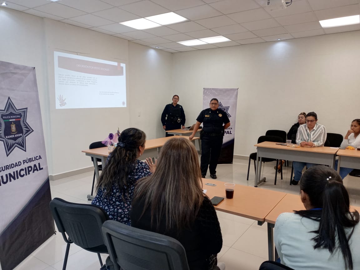 POLICÍA DE RAMOS ARIZPE CAPACITA SOBRE VIOLENCIA CONTRA LA MUJER