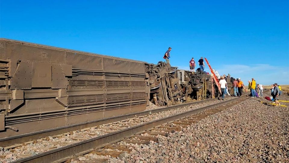 Alerta en Dakota del Norte: descarrila un tren de 70 vagones con material  peligroso - La Prensa de Coahuila