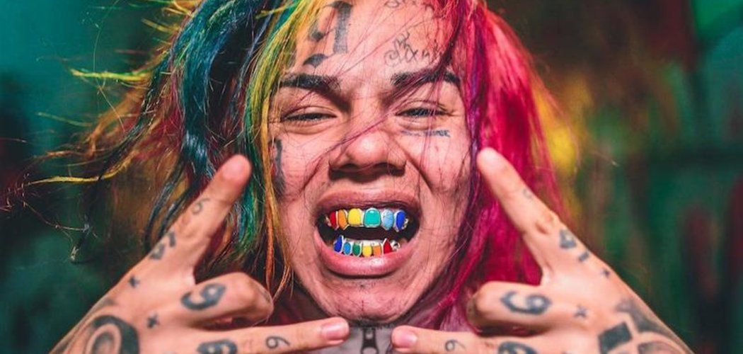 El rapero Tekashi 6ix9ine, hospitalizado tras ser brutalmente atacado