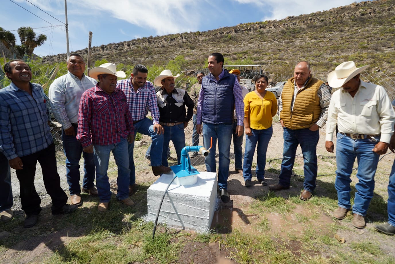 SUPERVISAN OBRAS PARA ABASTO DE AGUA EN «LA AGUITA DEL ROSARIO»