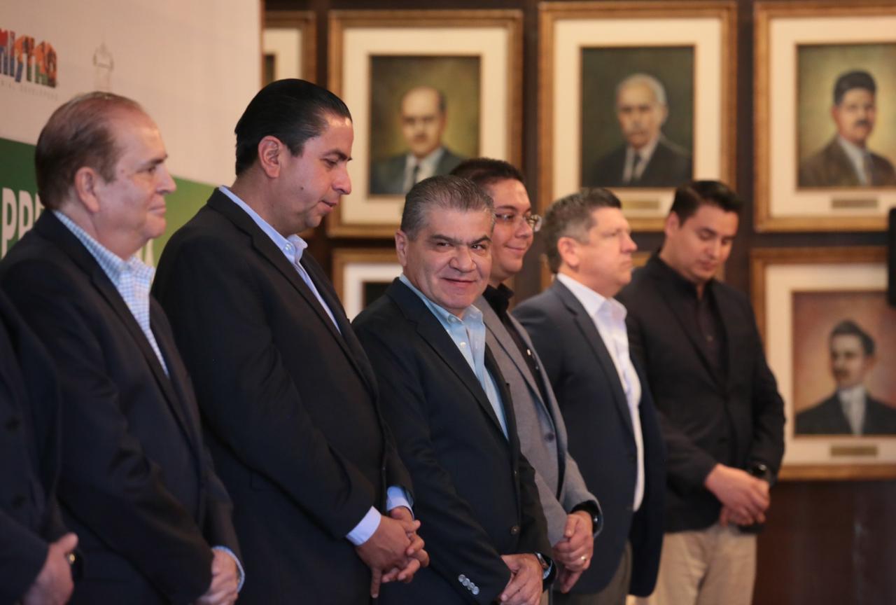 ACOMPAÑA MARS A DIRECTIVOS EN EL ANUNCIO DE EXPANSIÓN DE TITANX