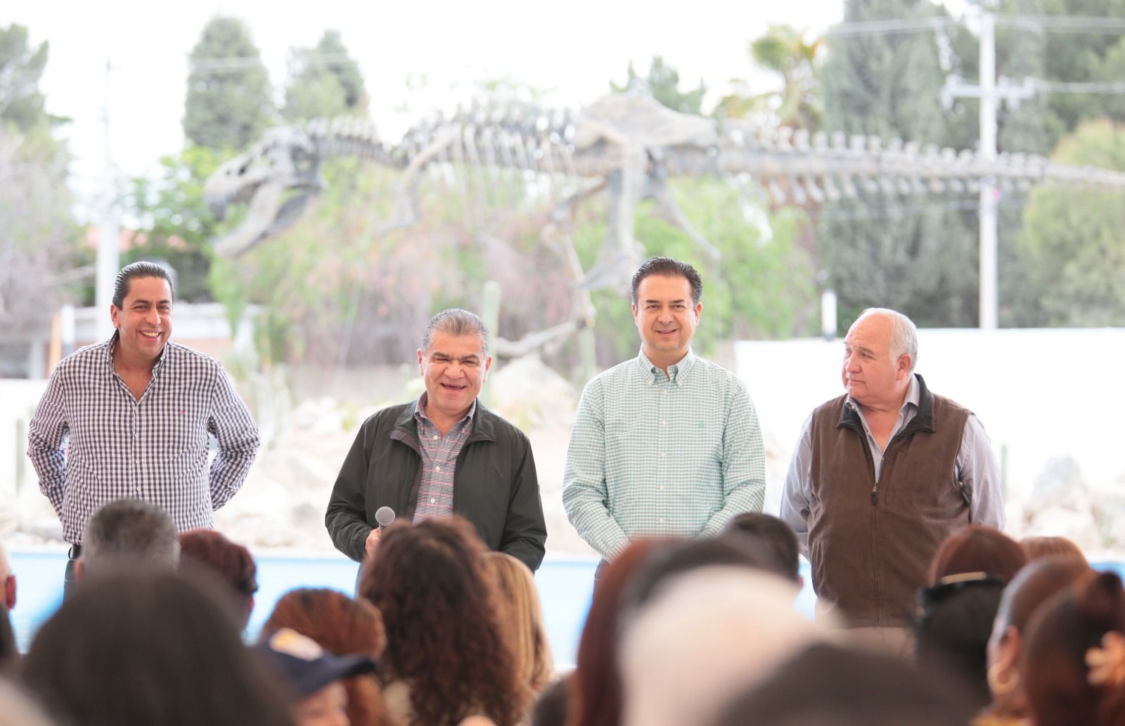 SUPERVISAN MIGUEL RIQUELME Y JOSÉ MARÍA MORALES OBRA DEL LAGO CENTRAL DE LA ALAMEDA, EN RAMOS ARIZPE
