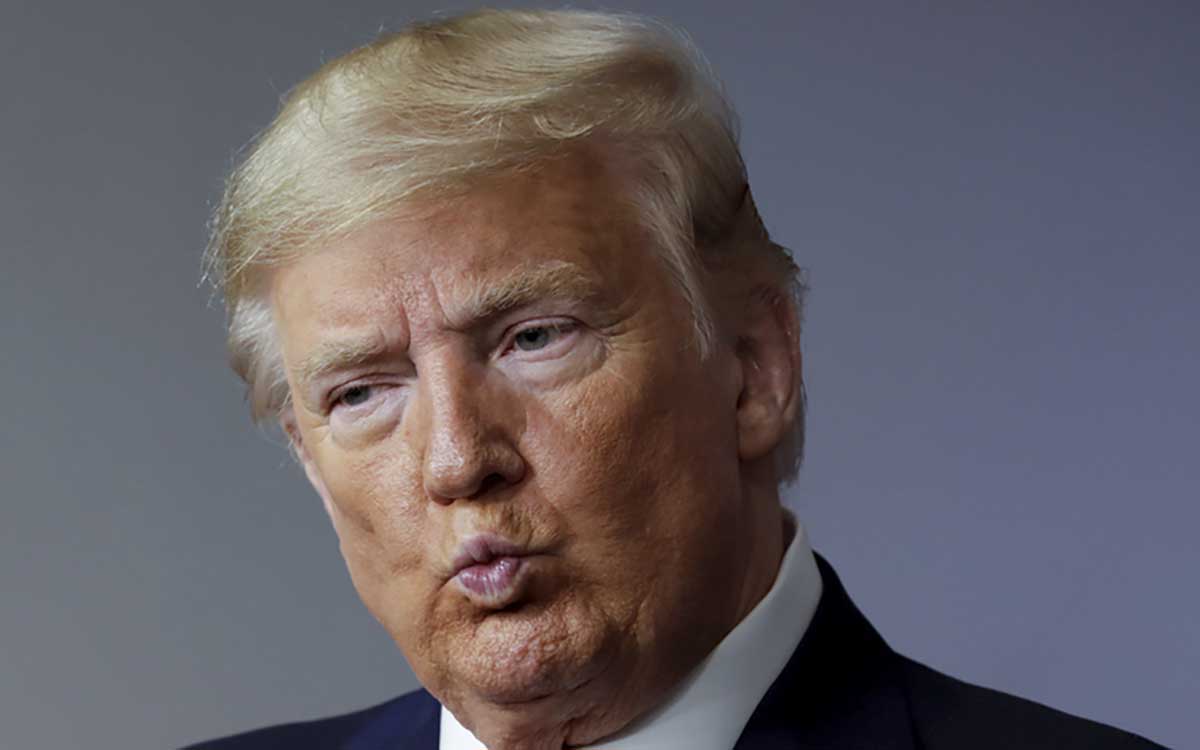 Trump afirma que este martes será acusado de 33 cargos