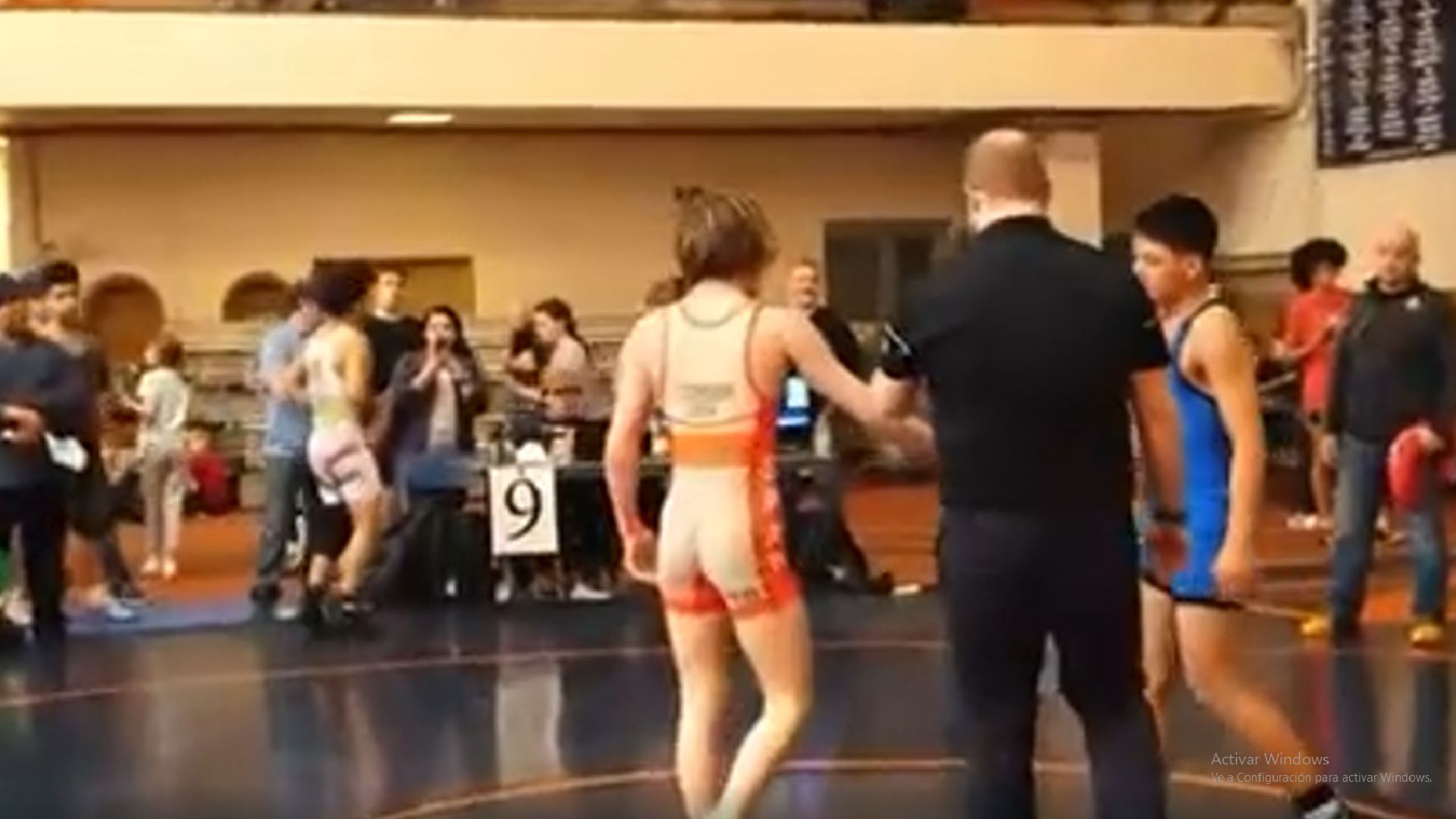 VIDEO: ¿mal perdedor? Joven pierde un combate de lucha y golpea a su rival cuando le ofreció la mano