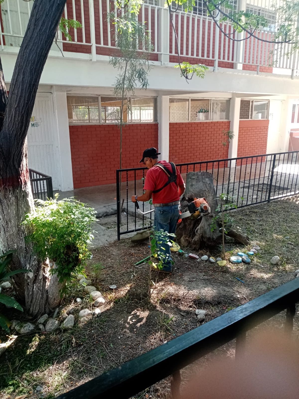 APOYA SERVICIOS MUNICIPALES CON LIMPIEZA DE ESCUELAS QUE SERVIRÁN COMO CASILLAS